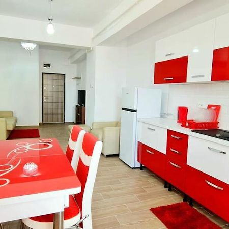 Red Accommodation Near Palas Mall Iasi Exterior foto